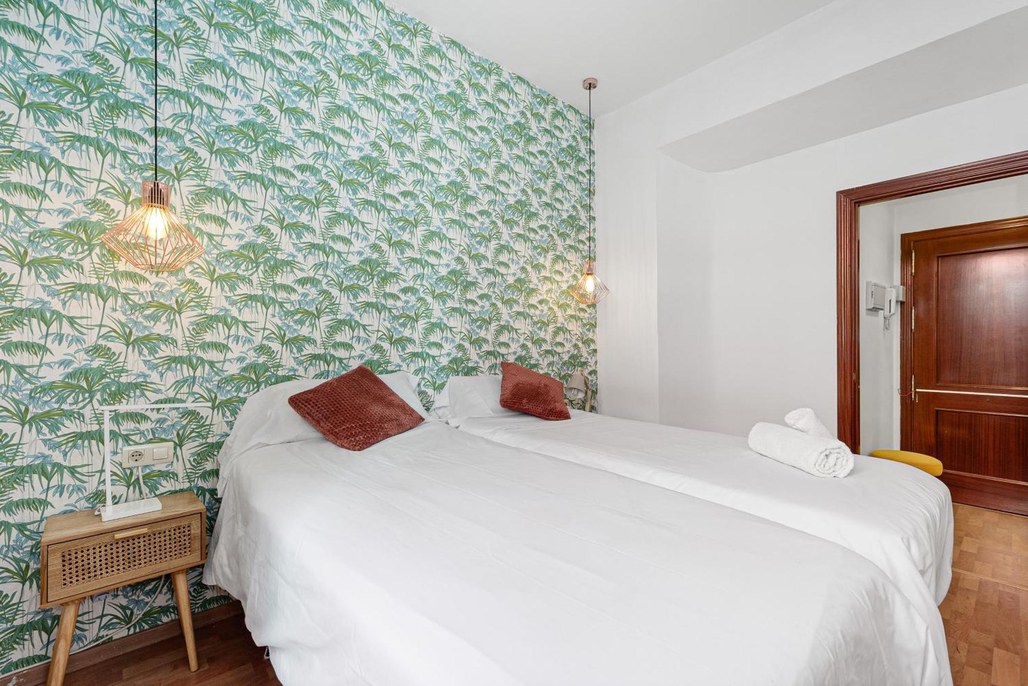 Urbanchicmalaga 2Bedroom Oasis In Historic Malaga Centre ภายนอก รูปภาพ