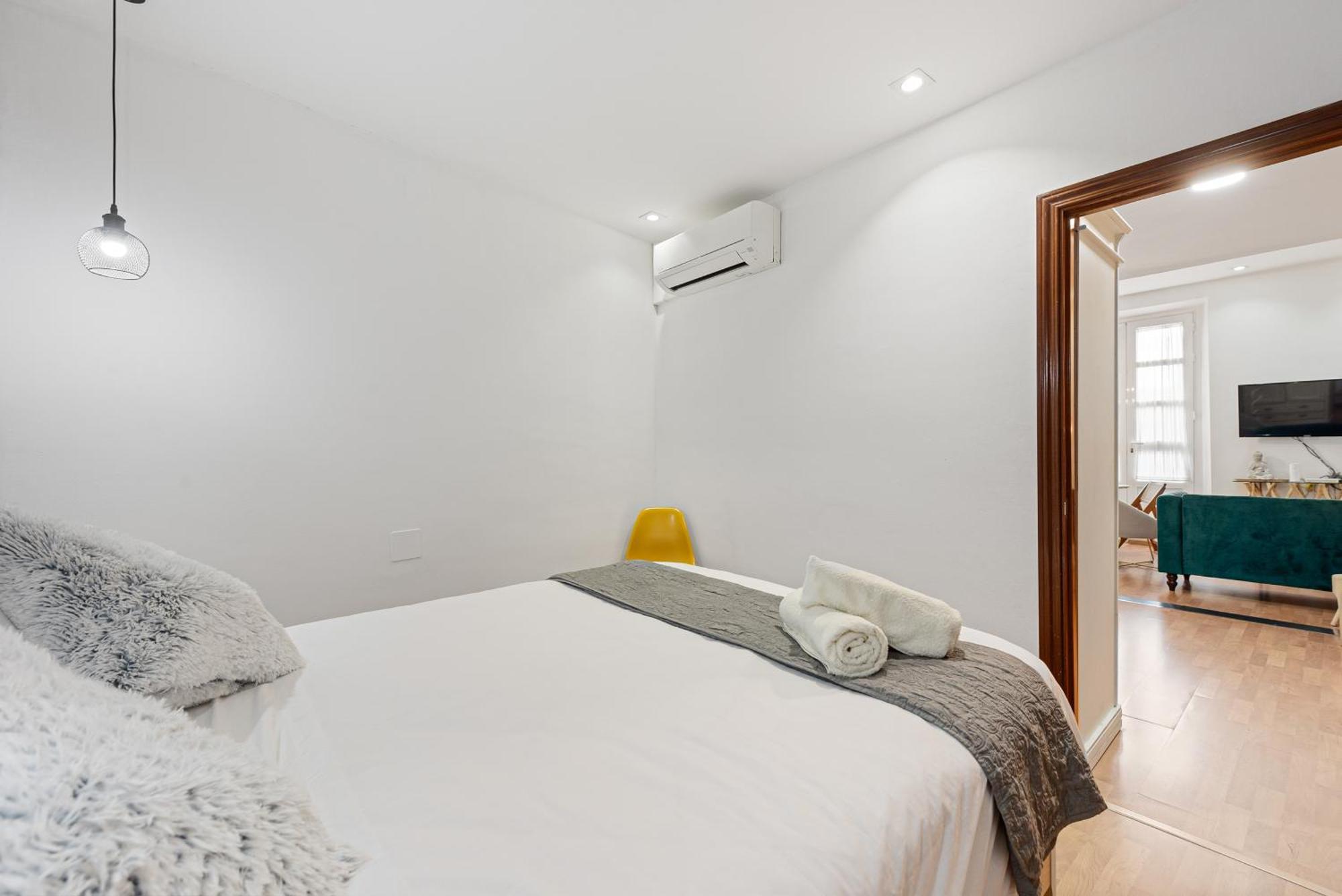 Urbanchicmalaga 2Bedroom Oasis In Historic Malaga Centre ภายนอก รูปภาพ