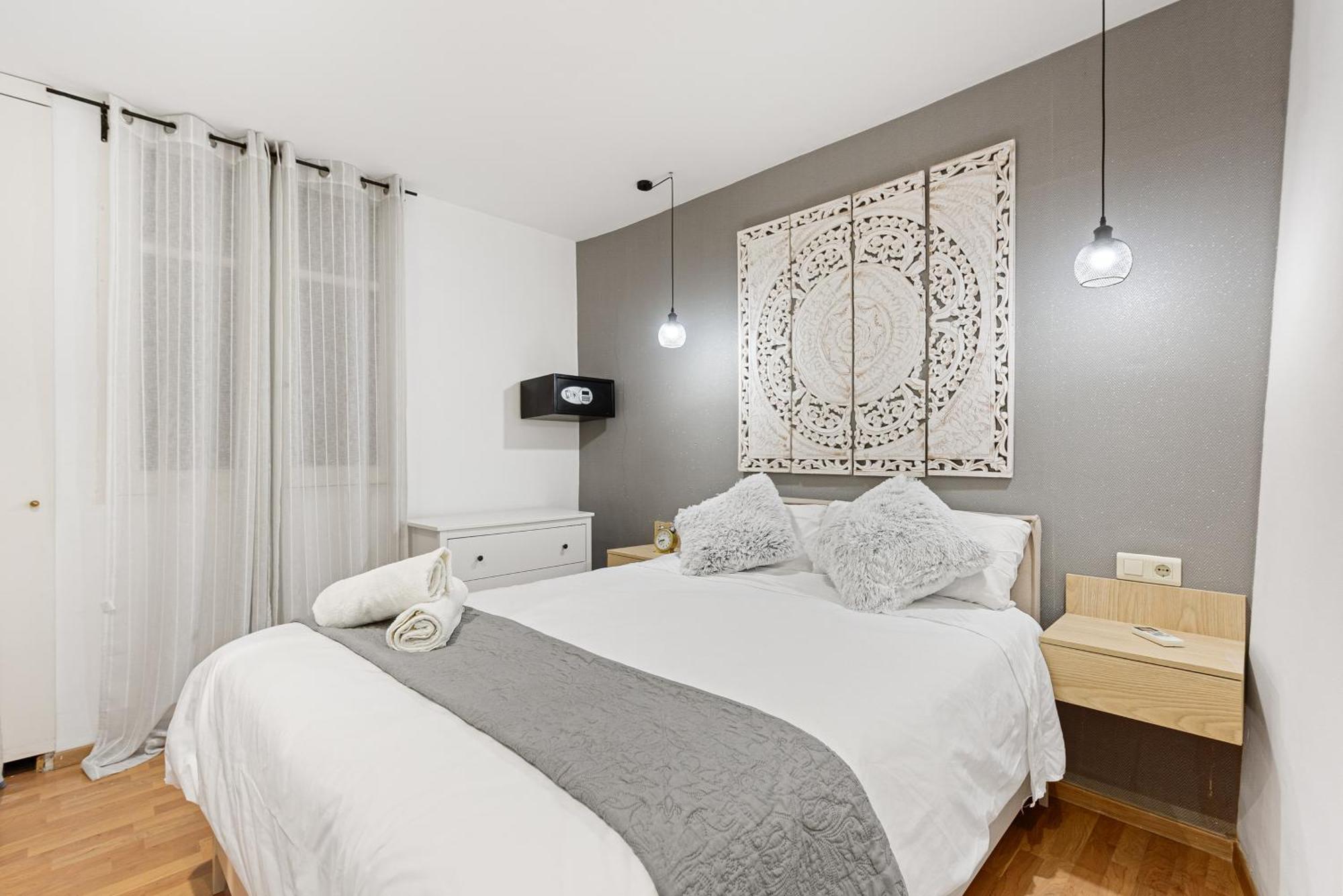 Urbanchicmalaga 2Bedroom Oasis In Historic Malaga Centre ภายนอก รูปภาพ